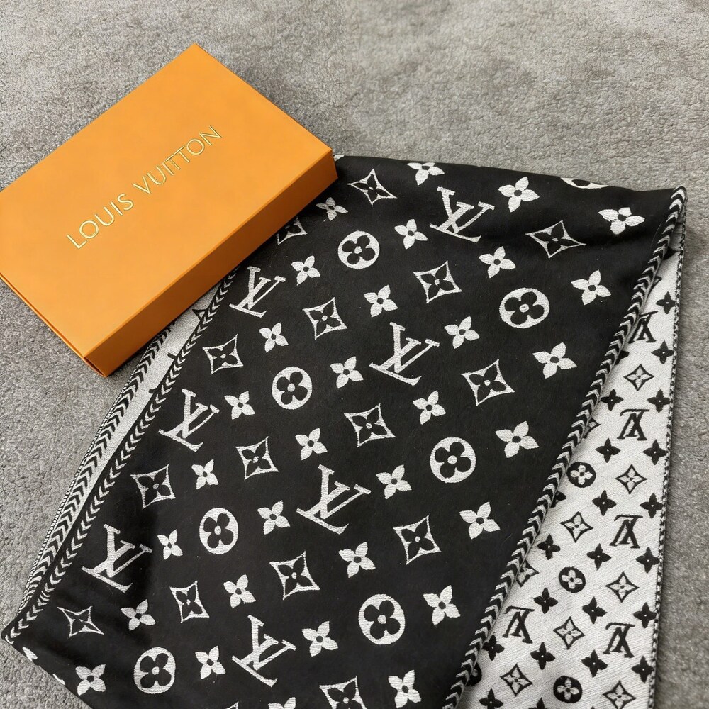Louis Vuitton Black White Small Monogram Scarf - Picture 4 of 4